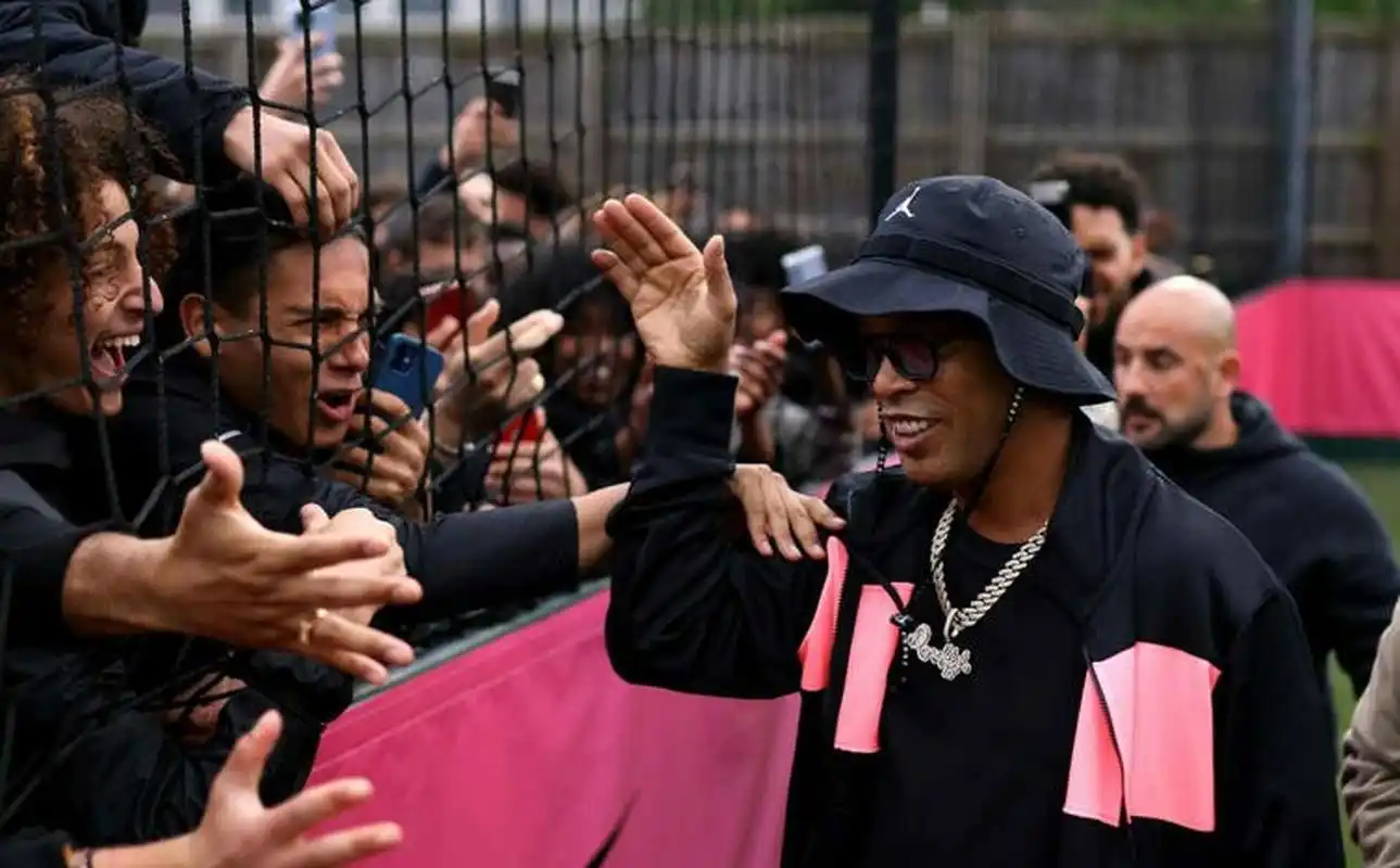 随着足球运 随着足球运