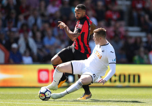 留下！前曼联助教：安东尼应该留在贝蒂斯，在曼联没有未来.