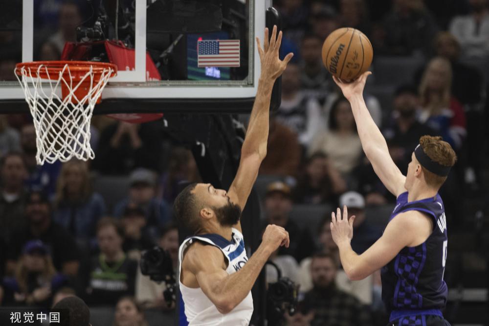 在奥运村正 在奥运村正